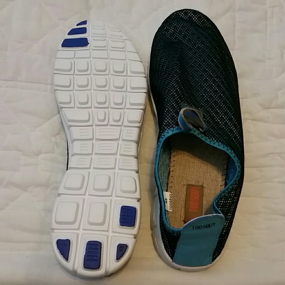 NWOT tennis shoes